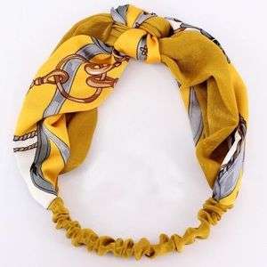 Top knotted hairband